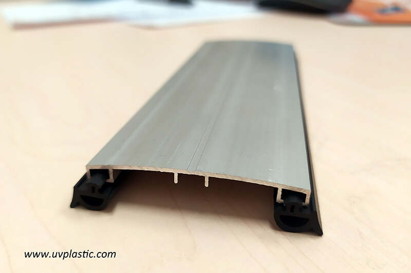 Jointer of solid roofing polycarbonate sheet